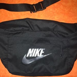 Nike Large Fanny Pack